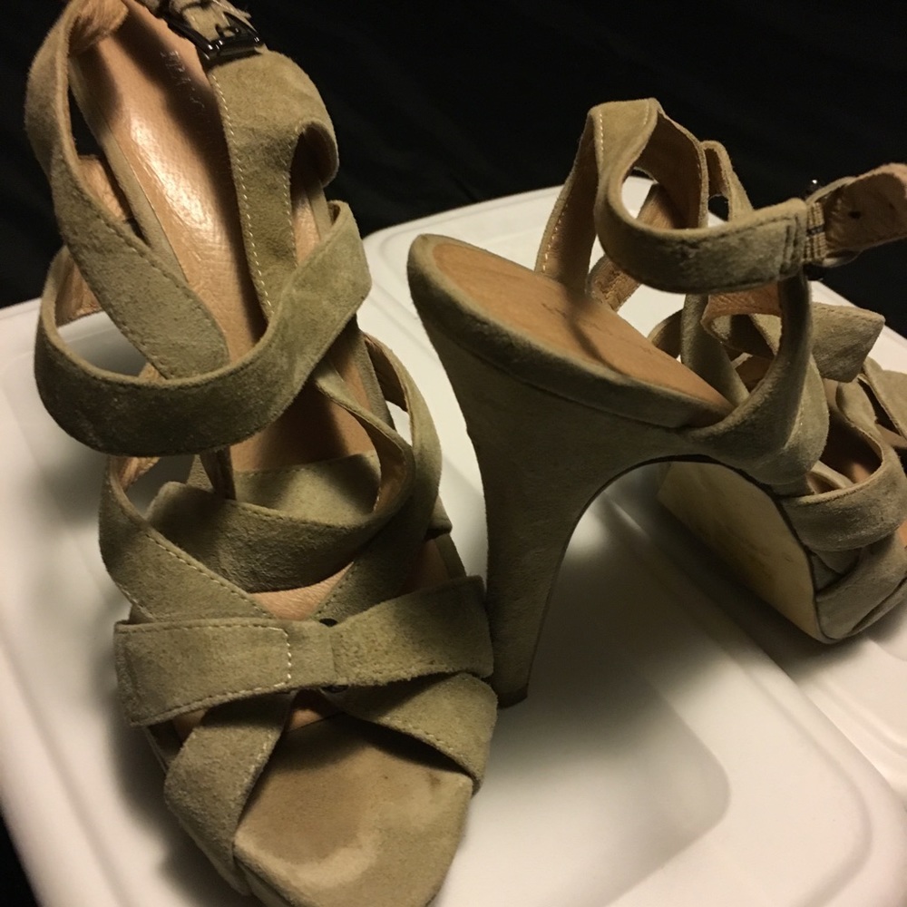 Shoes - Picture 4 of 4